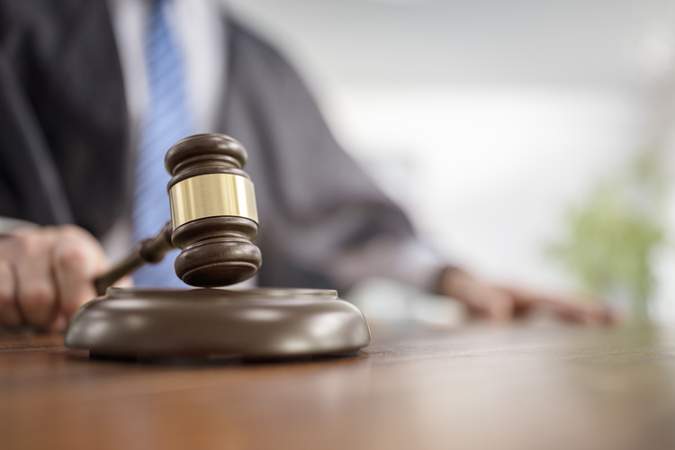 What percentage of car accident cases go to trial?